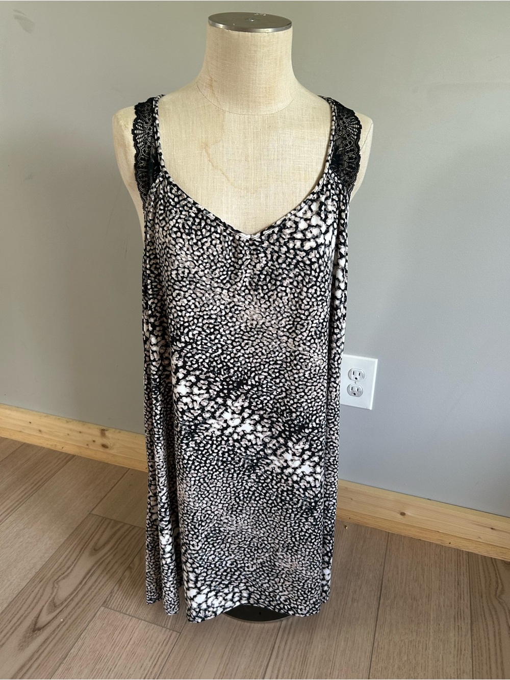 Apt. 9 Black and White Leopard-Print Lace-Trim Chemise